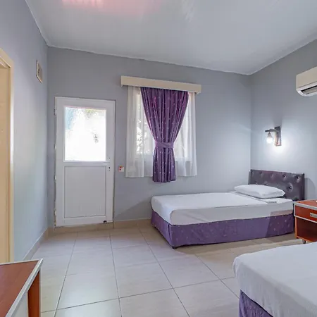 Sayanora Hotel *