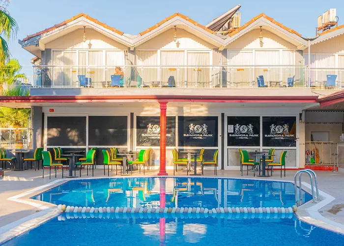 Sayanora Hotell Side