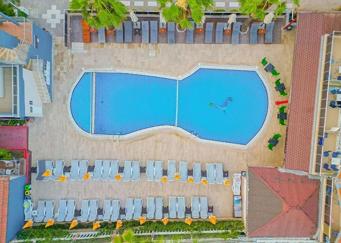 Sayanora Hotell Side