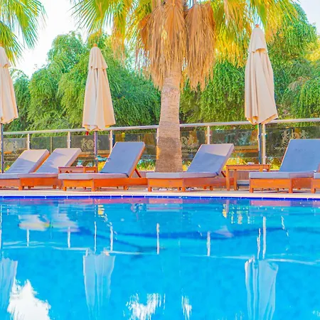 Sayanora Готель *